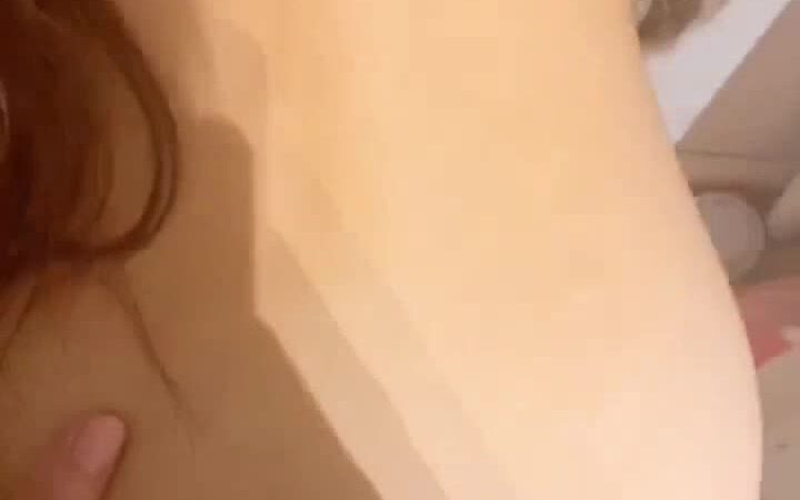 Doggy em áo tím, dogyg trước bàn trang điểm @laucuagroup